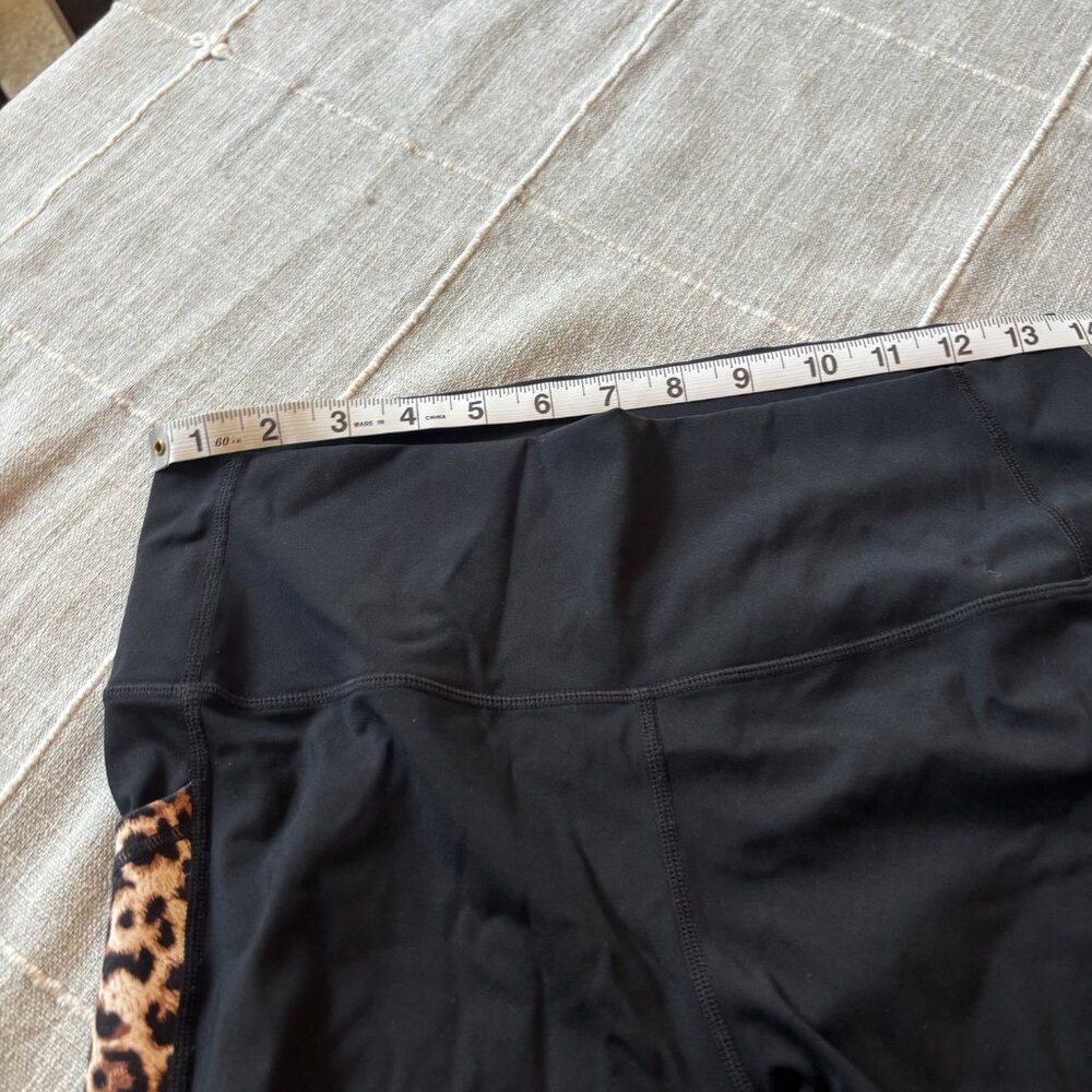 Like New - ZYIA Active Black/Leopard-Striped Hi-Rise Cropped Leggings - Picture 6 of 6
